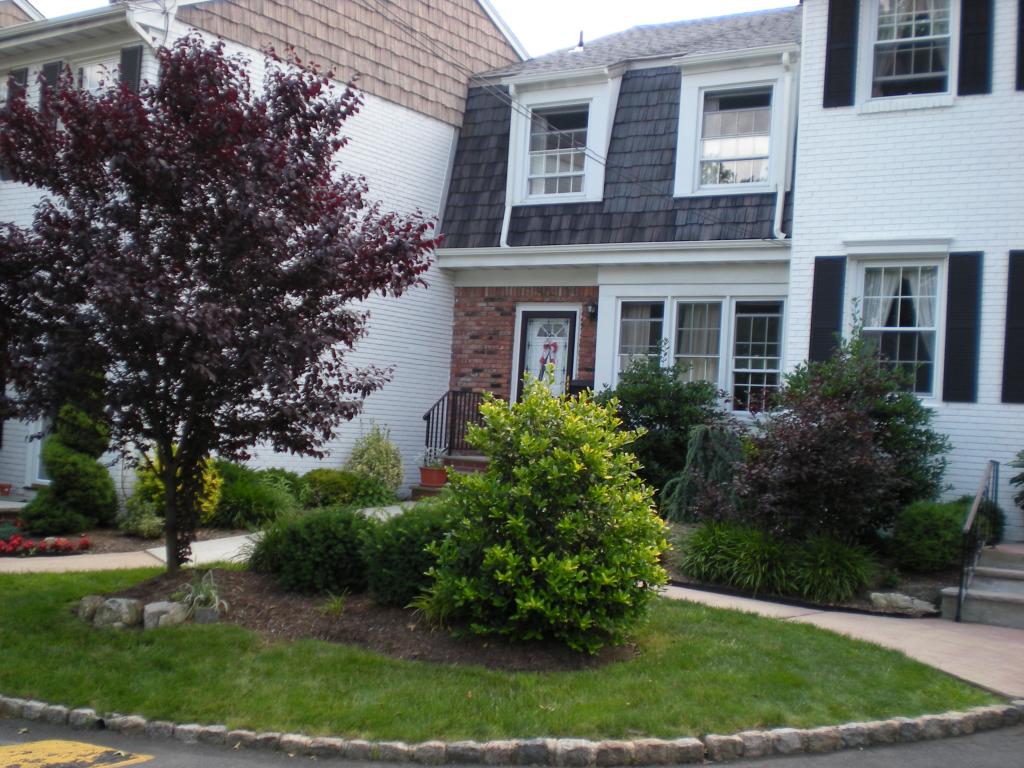 Oakwood Village Condos Woodbridge New Jersey NJ